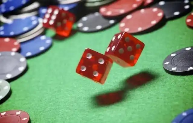 Dealer live streaming Lightning Dice di studio roobet